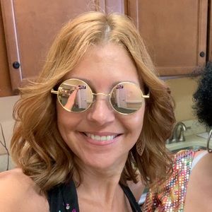 Meet your Posher, Lara